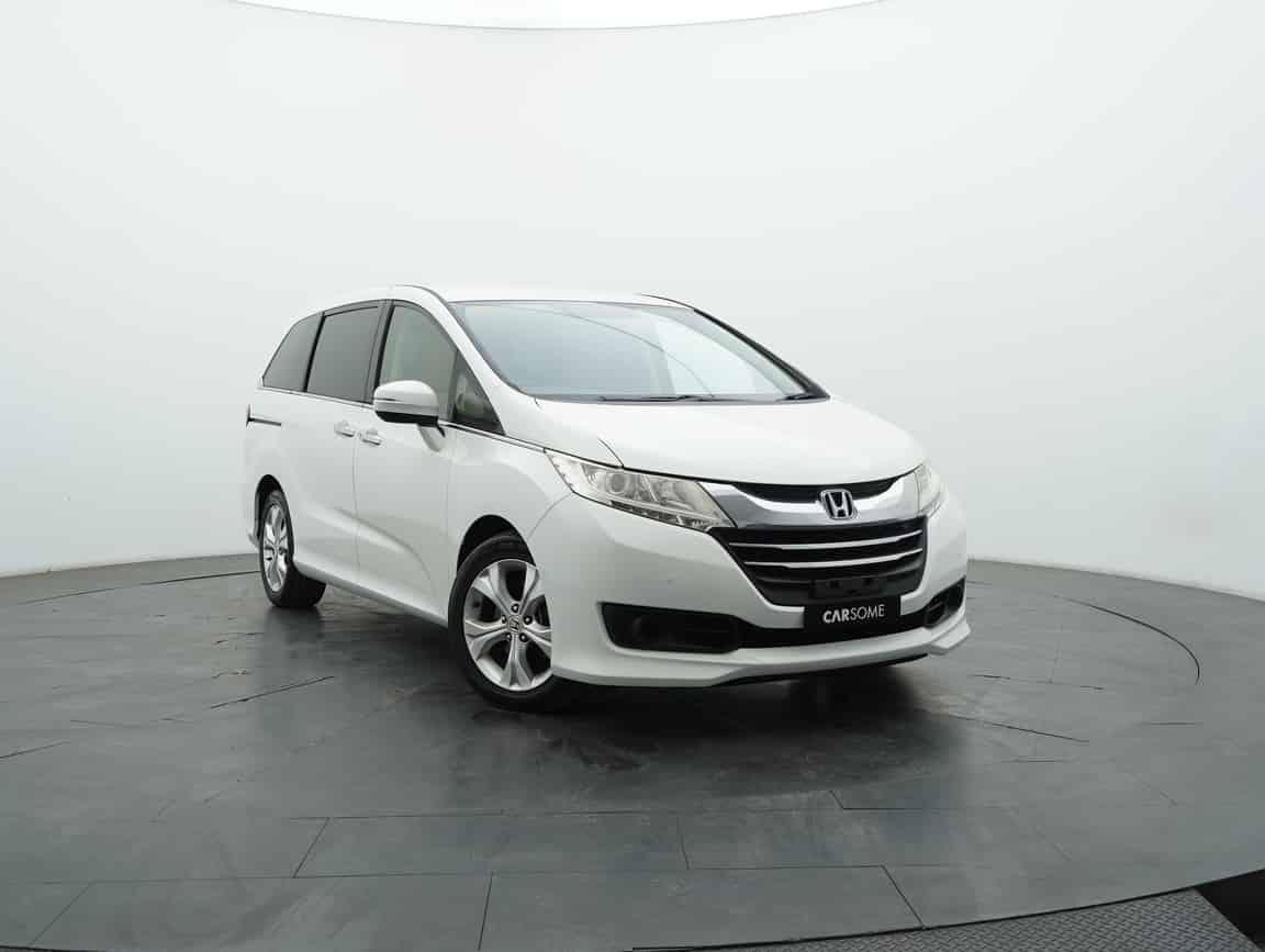 Honda_Odyssey_2014_White_B2C_CARSOME