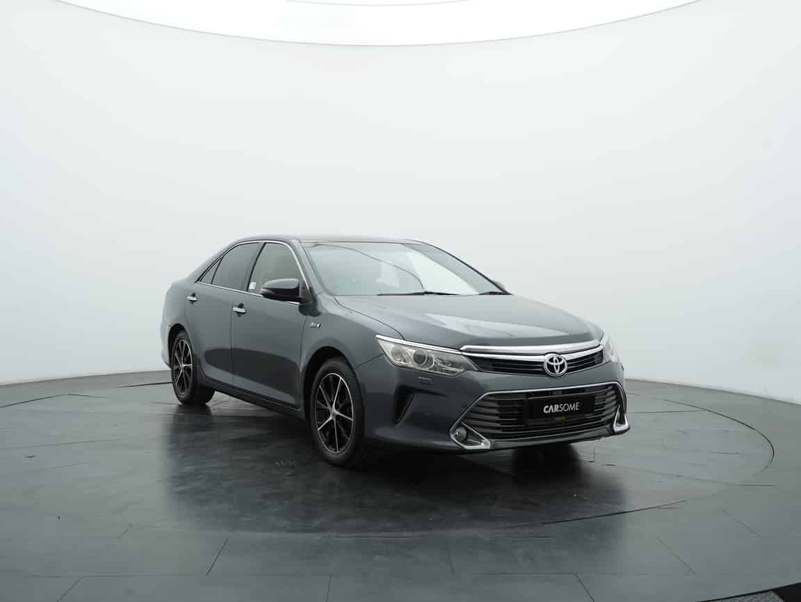 Toyota_Camry_2017_Kelabu_B2C_CARSOME