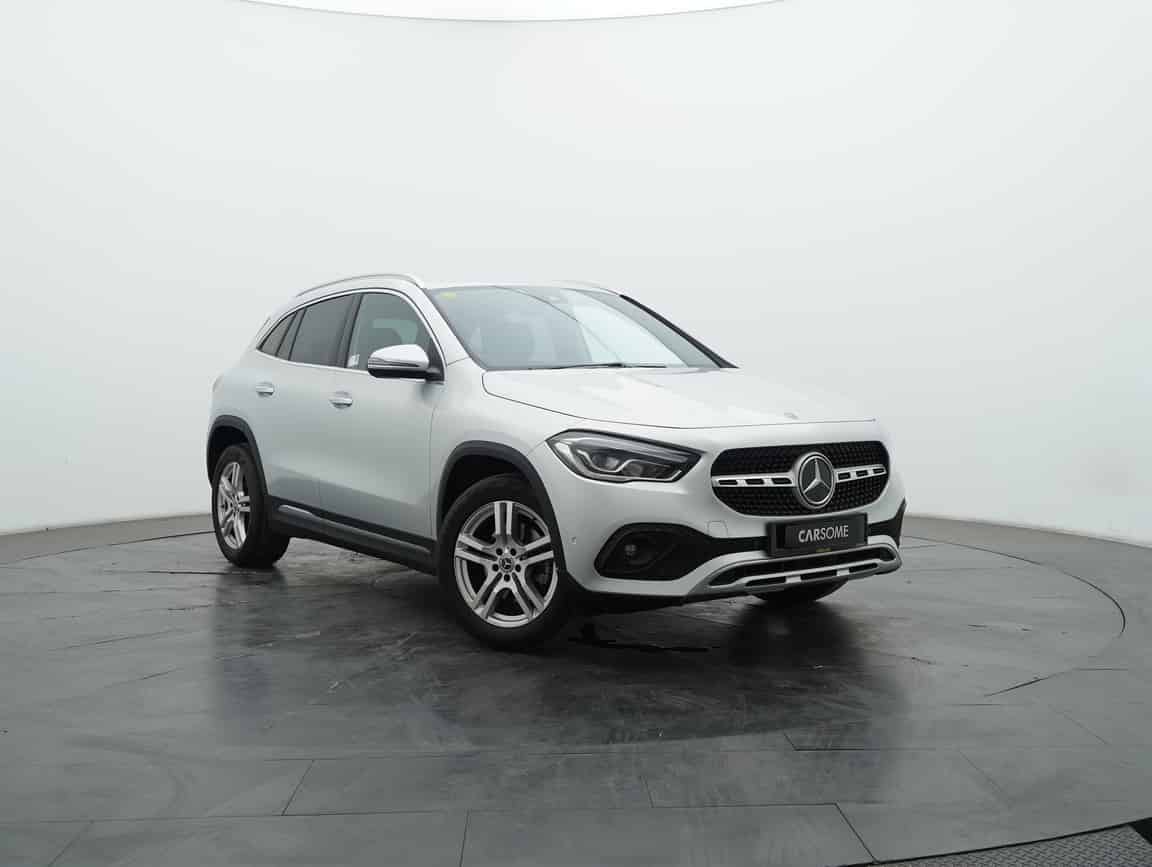 Mercedes-Benz_GLA200_2023_Silver_B2C_CARSOME