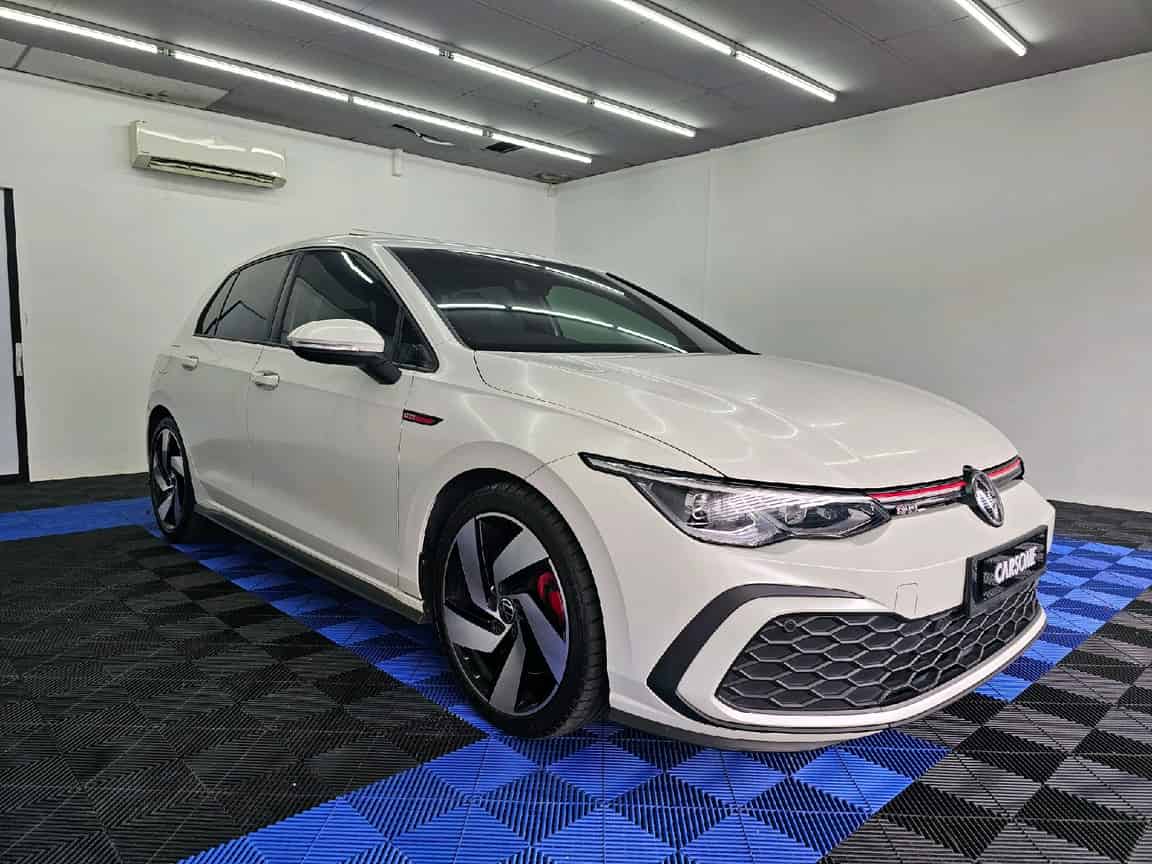 Volkswagen_Golf_2022_White_B2C_CARSOME
