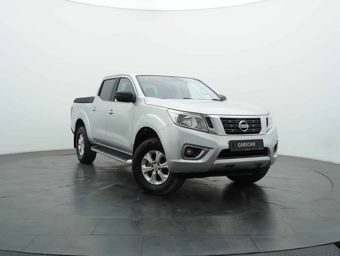 Nissan_Navara_2015_Silver_B2C_CARSOME