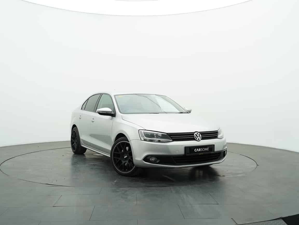 Volkswagen_Jetta_2015_Silver_B2C_CARSOME