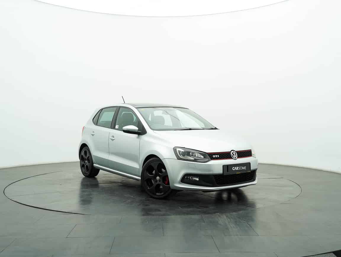 Volkswagen_Polo_2012_Silver_B2C_CARSOME