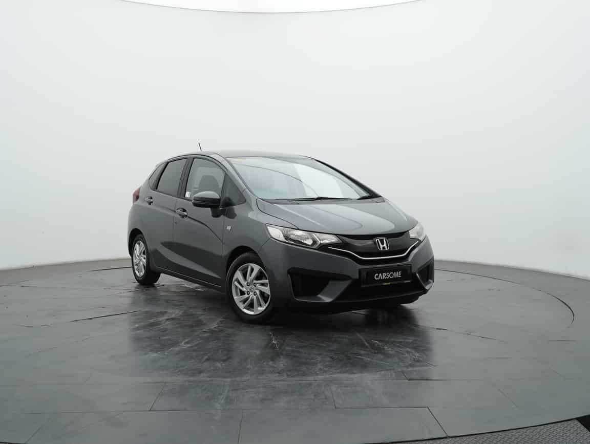 Honda_Jazz_2016_Kelabu_B2C_CARSOME