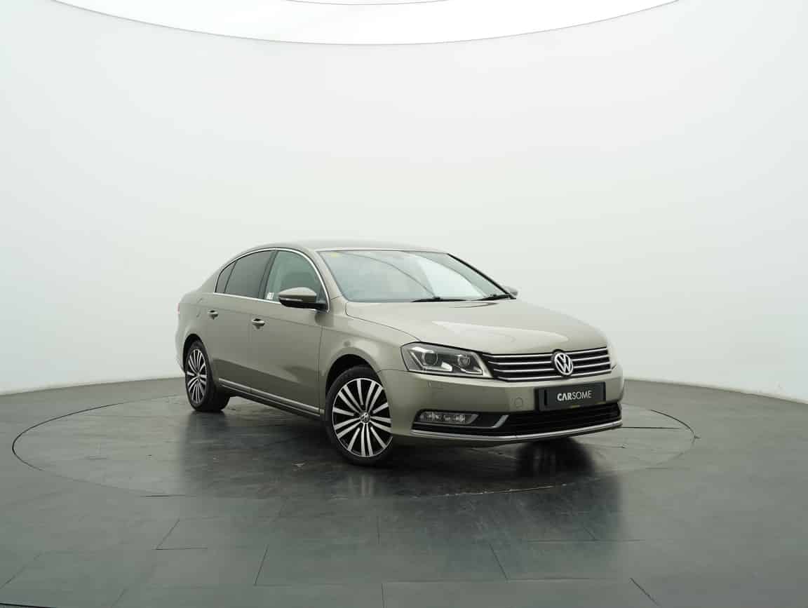 Volkswagen_Passat_2013_Brown_B2C_CARSOME
