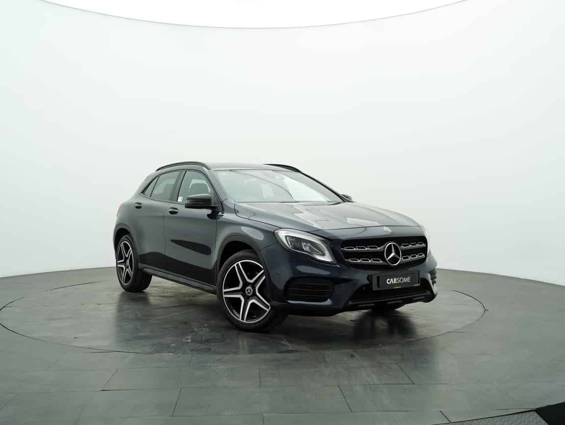 Mercedes-Benz_GLA250_2017_Biru_B2C_CARSOME