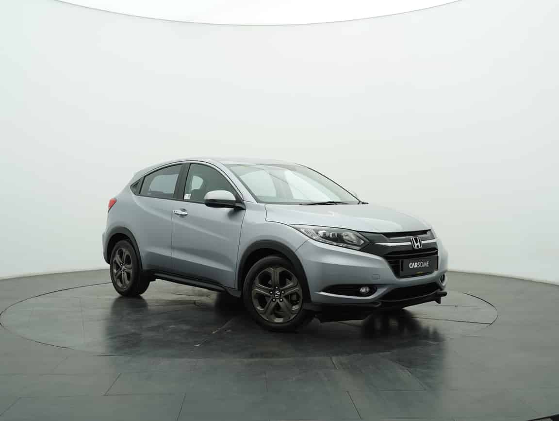 Honda_HR-V_2017_Silver_B2C_CARSOME