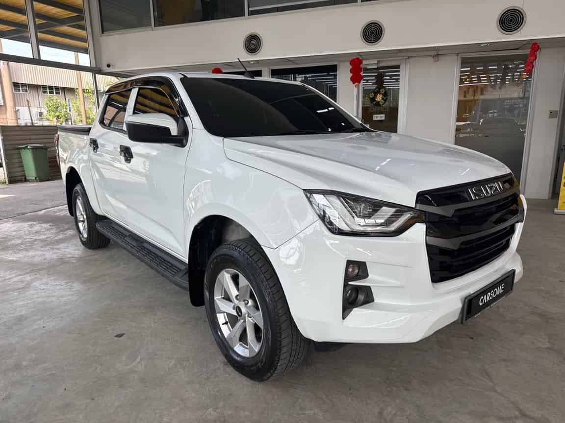 Isuzu_D-Max_2023_White_B2C_CARSOME