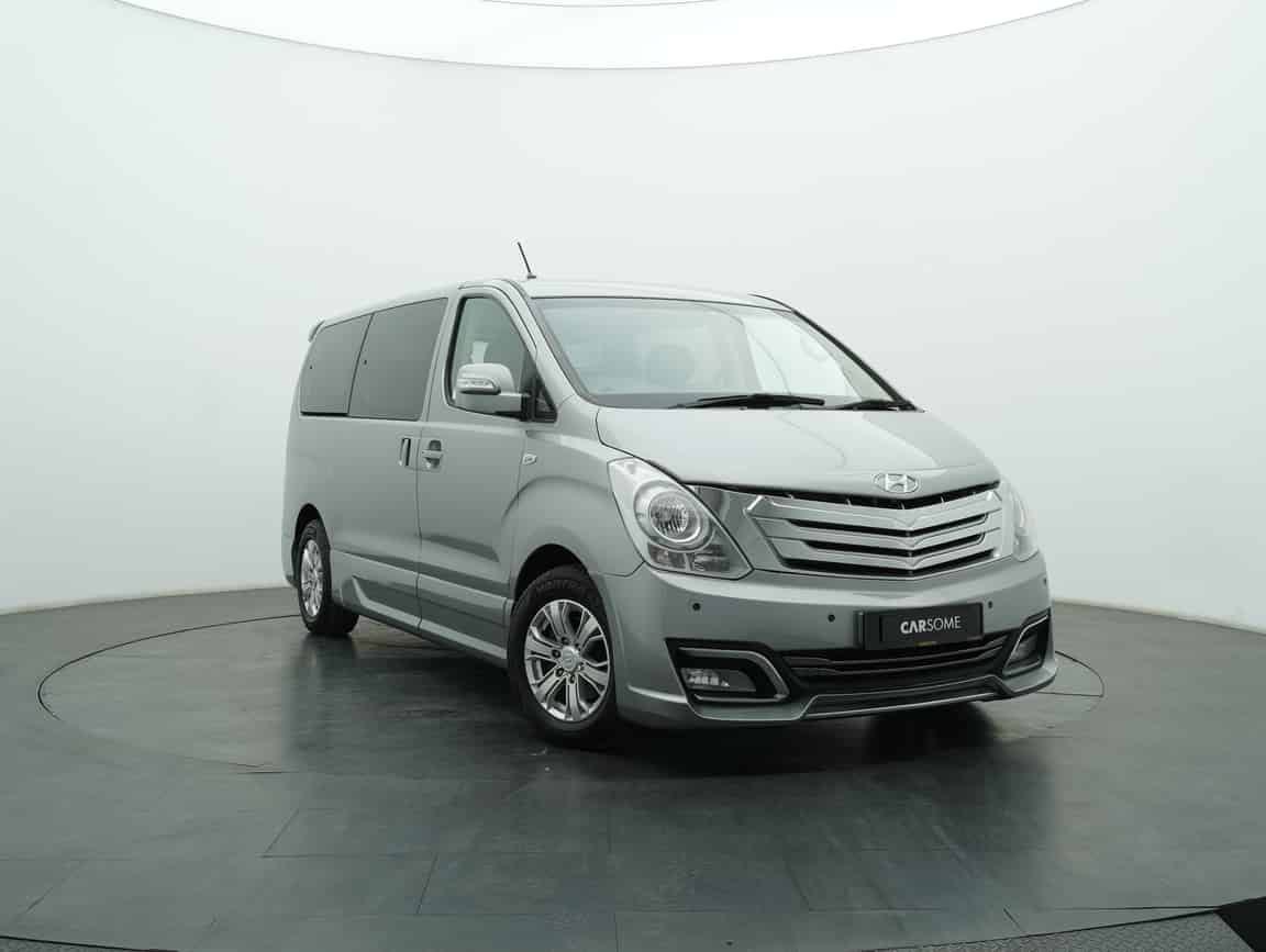 Hyundai_Grand Starex_2015_Silver_B2C_CARSOME