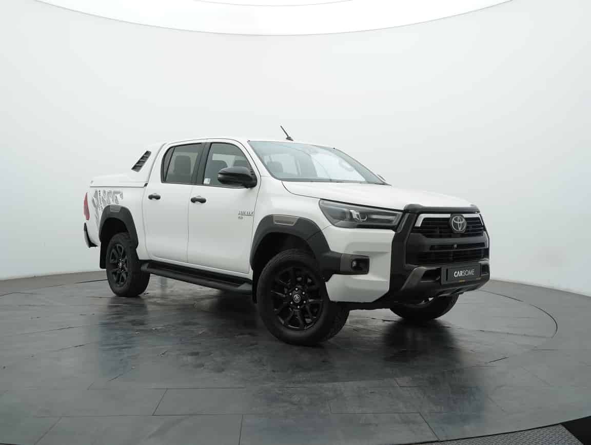 Toyota_Hilux_2020_White_B2C_CARSOME