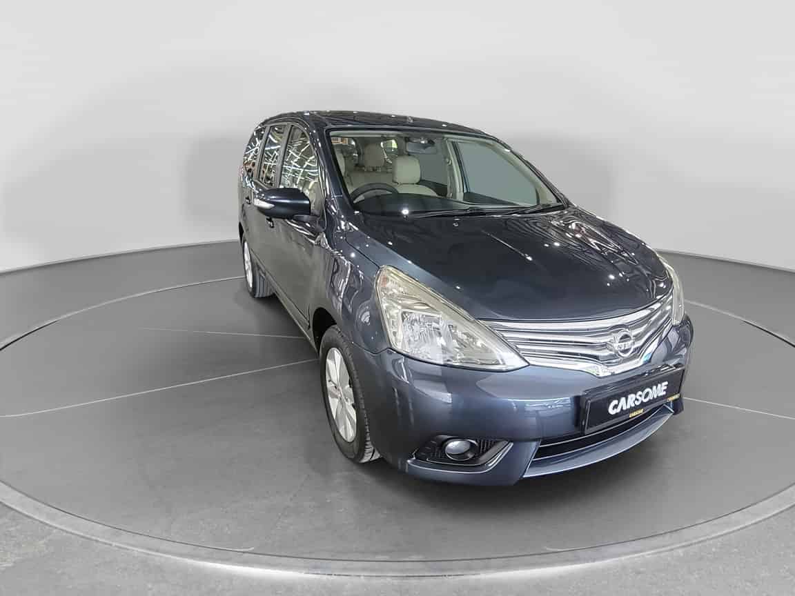 Nissan_Grand Livina_2014_Biru_B2C_CARSOME