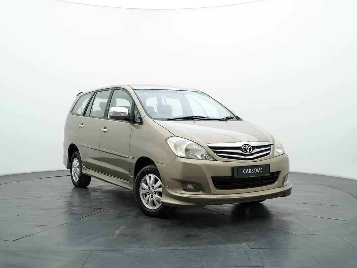 Toyota_Innova_2010_Brown_B2C_CARSOME