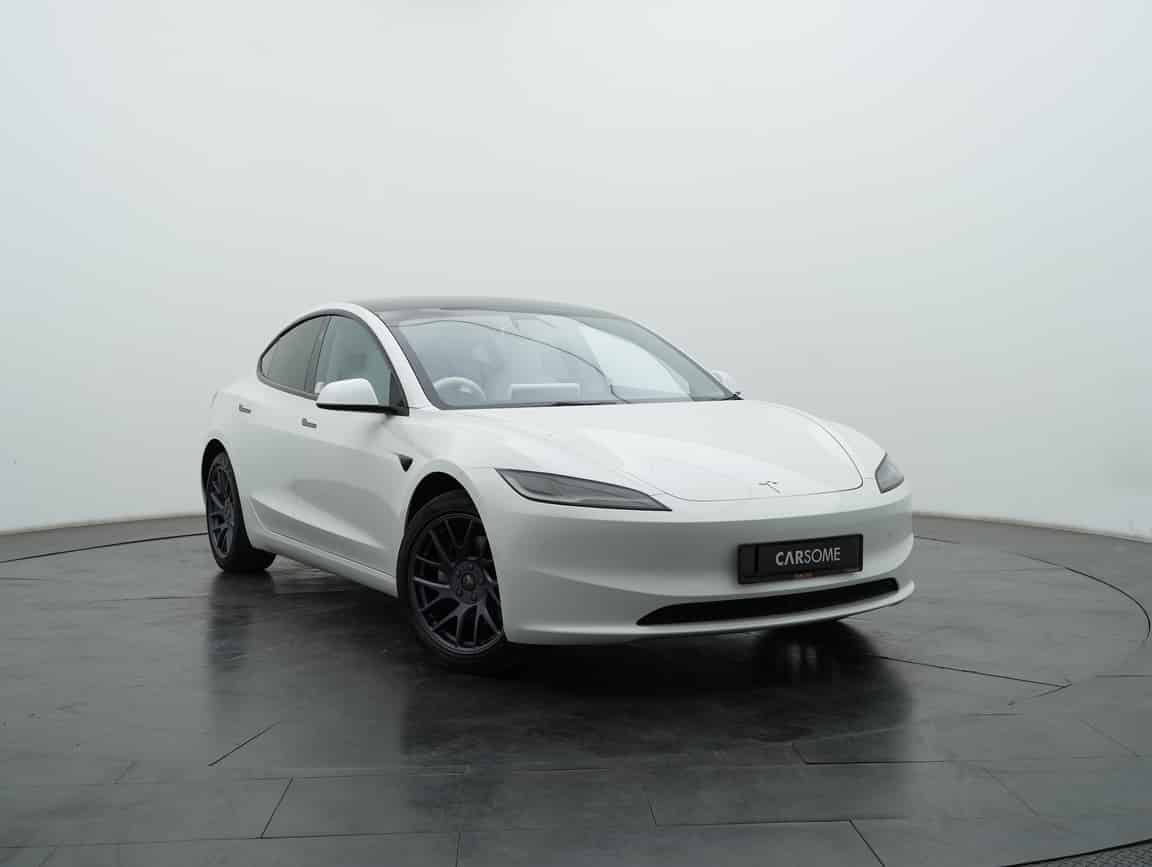 Tesla_Model 3_2024_White_B2C_CARSOME