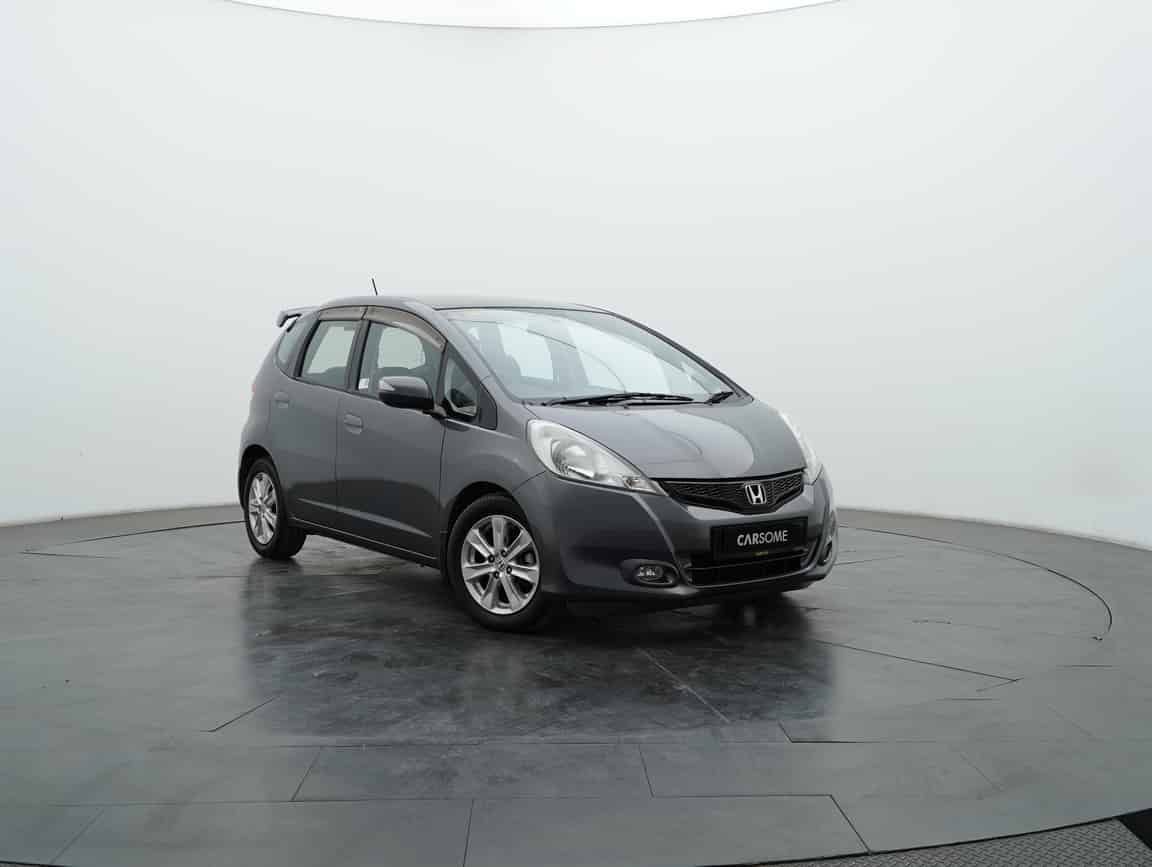 Honda_Jazz_2014_Kelabu_B2C_CARSOME