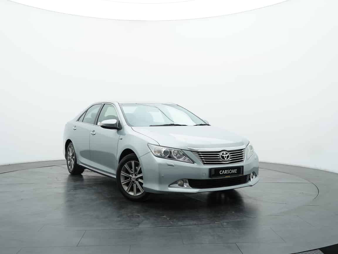 Toyota_Camry_2014_Silver_B2C_CARSOME