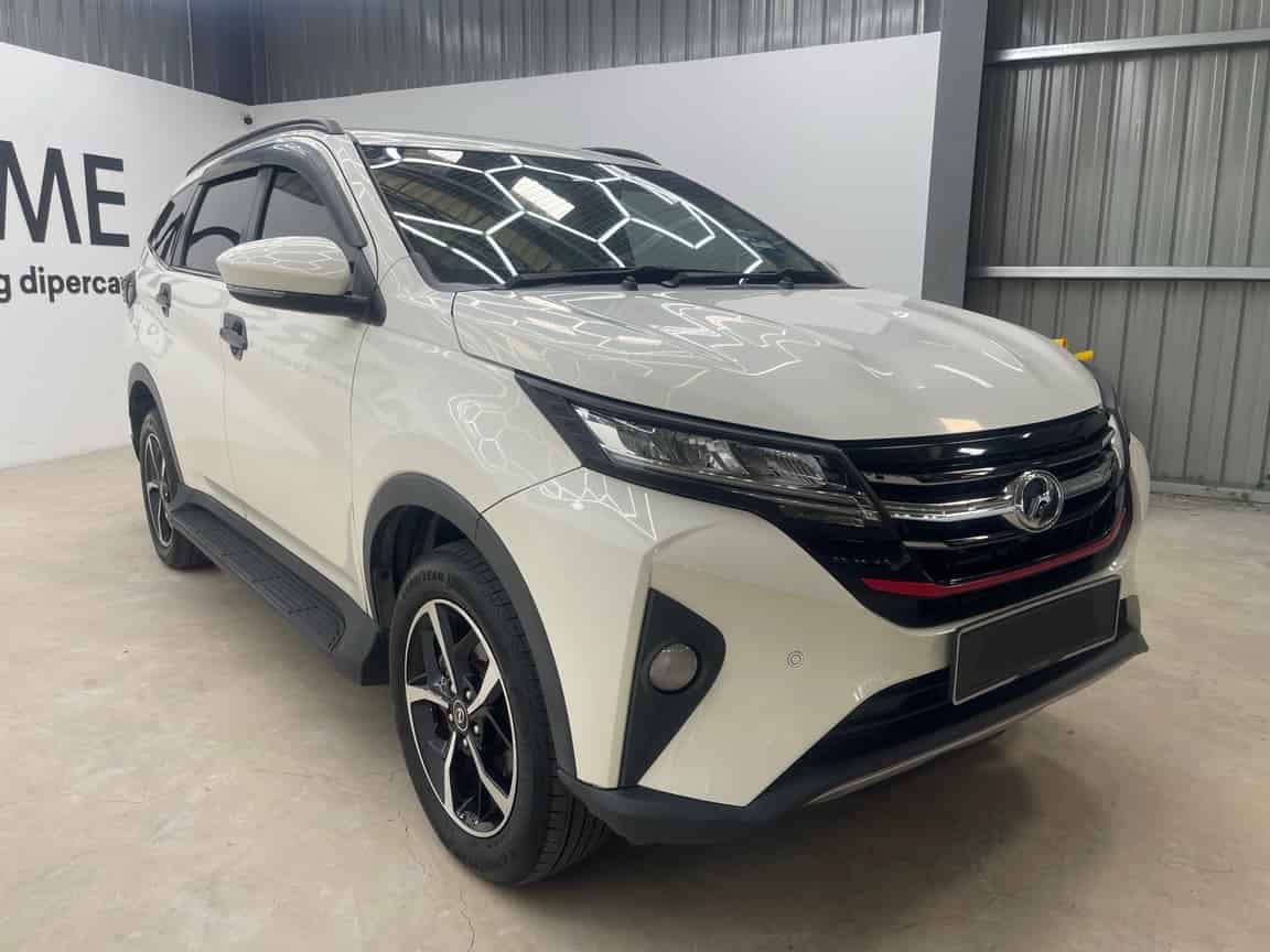 Perodua_Aruz_2020_White_B2C_CARSOME