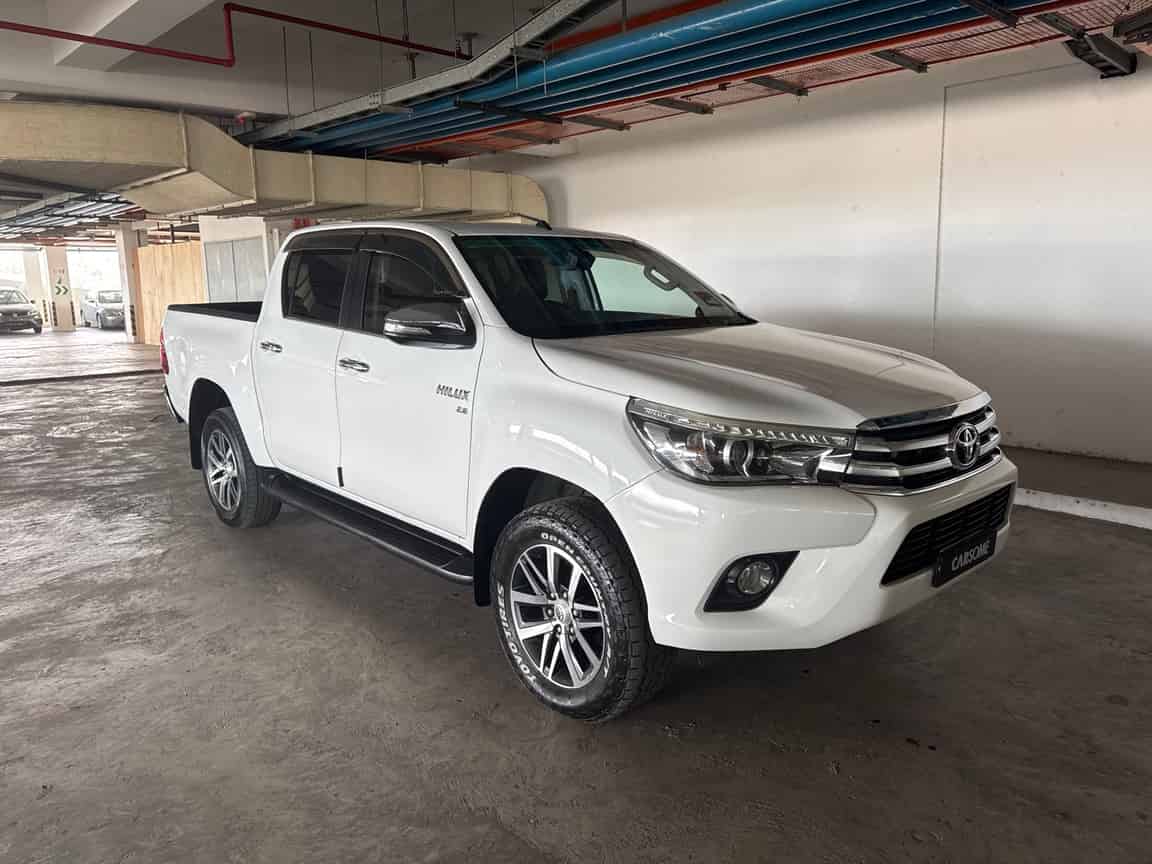 Toyota_Hilux_2016_White_B2C_CARSOME