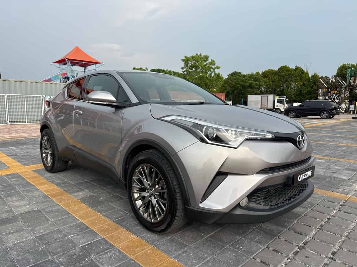 Toyota_C-HR_2018_Silver_B2C_CARSOME