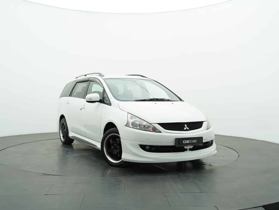 Mitsubishi_Grandis_2011_White_B2C_CARSOME