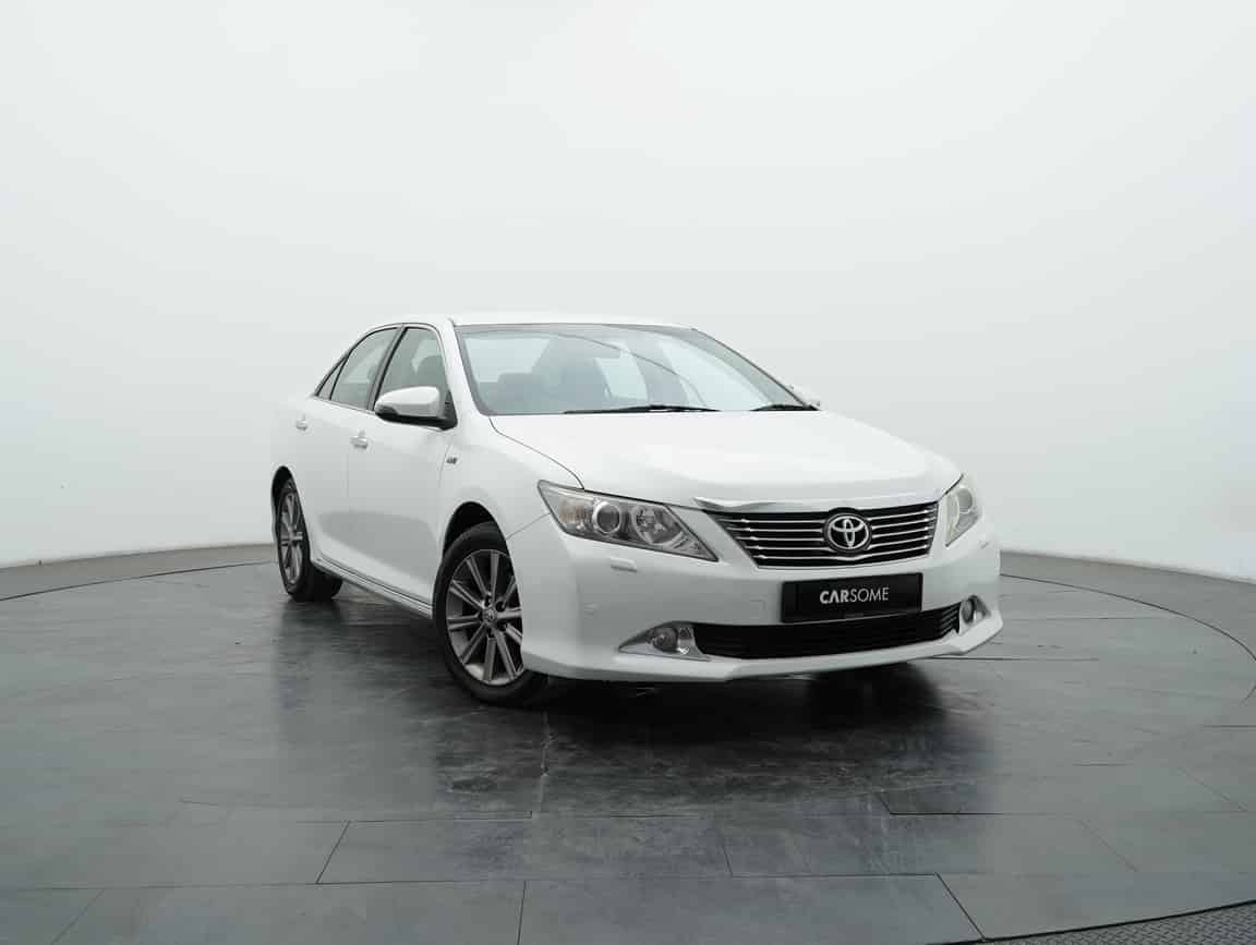 Toyota_Camry_2014_White_B2C_CARSOME