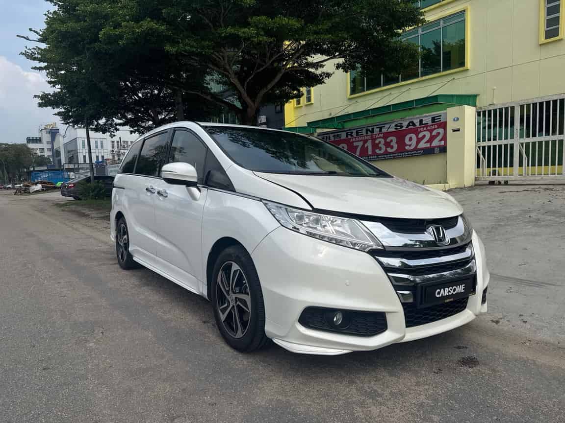 Honda_Odyssey_2015_White_B2C_CARSOME