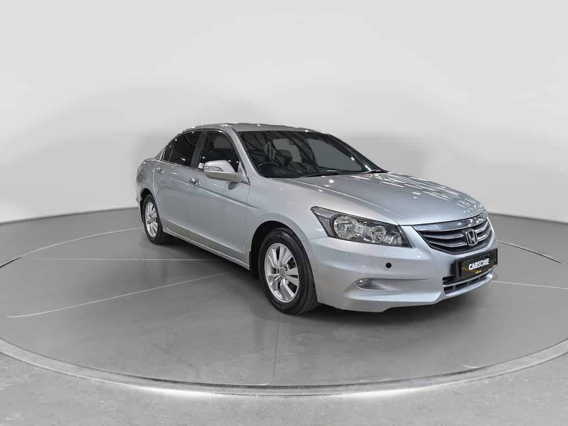 Honda_Accord_2011_Silver_B2C_CARSOME
