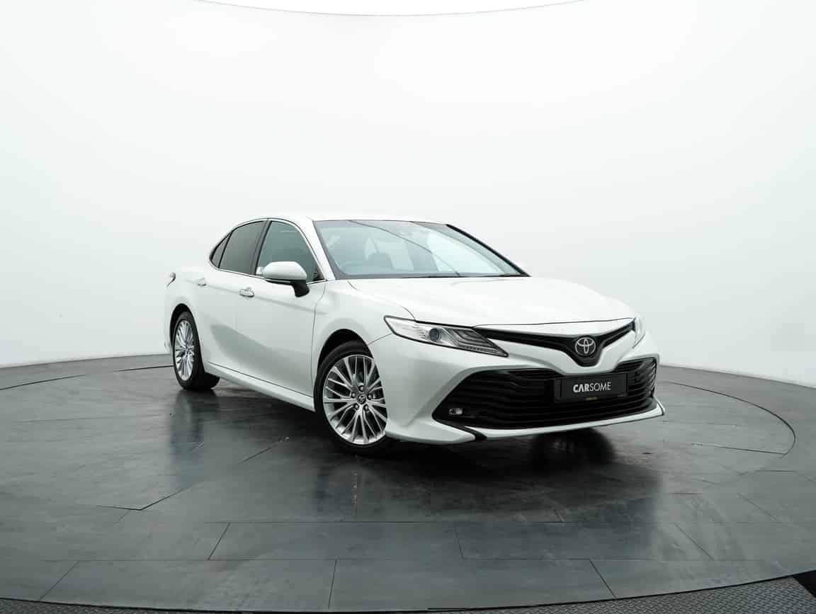 Toyota_Camry_2021_White_B2C_CARSOME