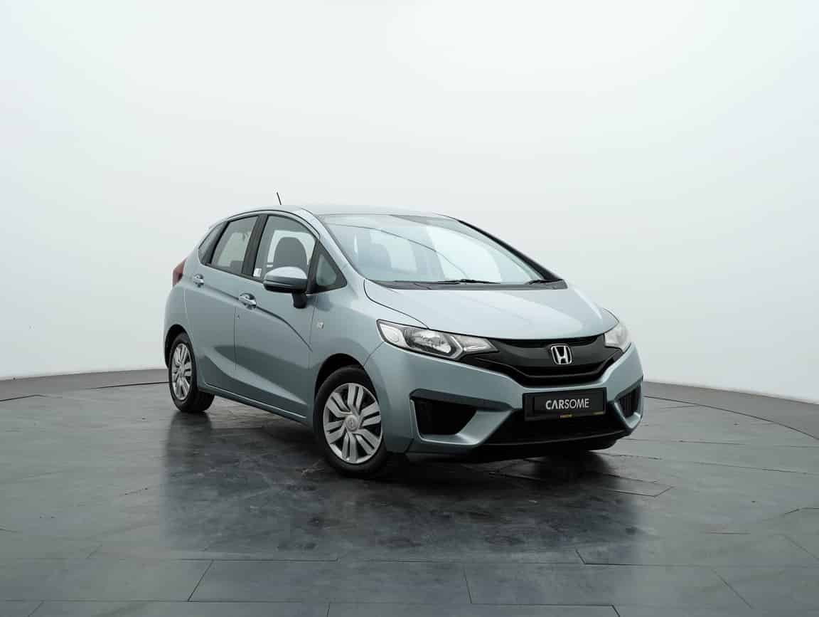Honda_Jazz_2014_Silver_B2C_CARSOME