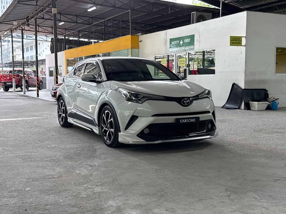 Toyota_C-HR_2017_White_B2C_CARSOME
