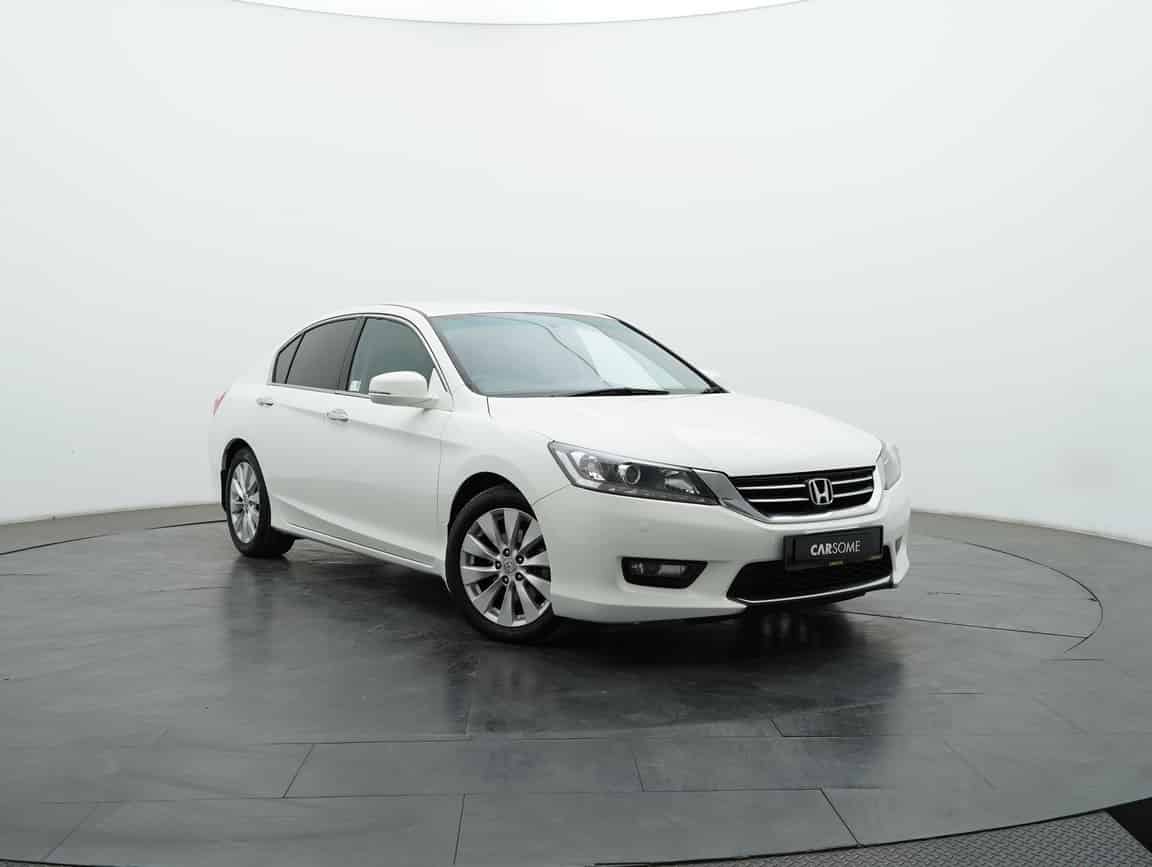 Honda_Accord_2015_White_B2C_CARSOME