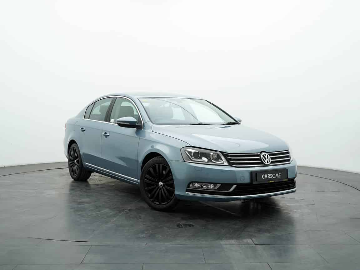 Volkswagen_Passat_2012_Gray_B2C_CARSOME