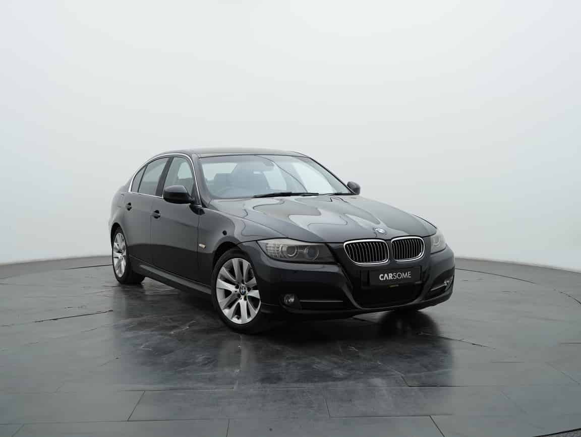 BMW_320i_2011_Black_B2C_CARSOME