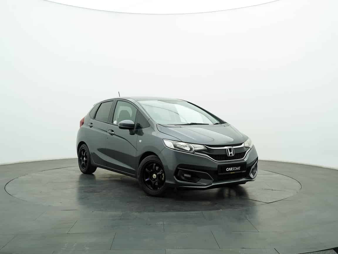 Honda_Jazz_2018_Gray_B2C_CARSOME