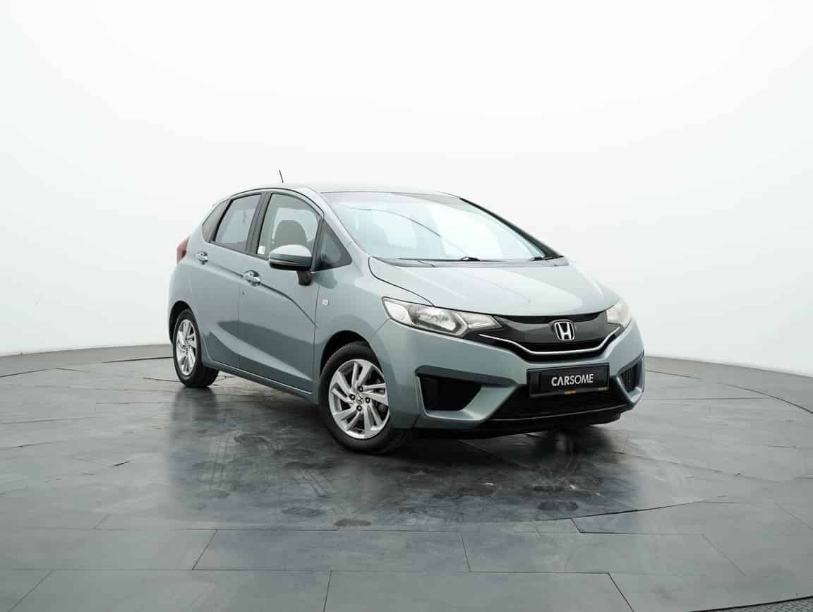 Honda_Jazz_2015_Silver_B2C_CARSOME