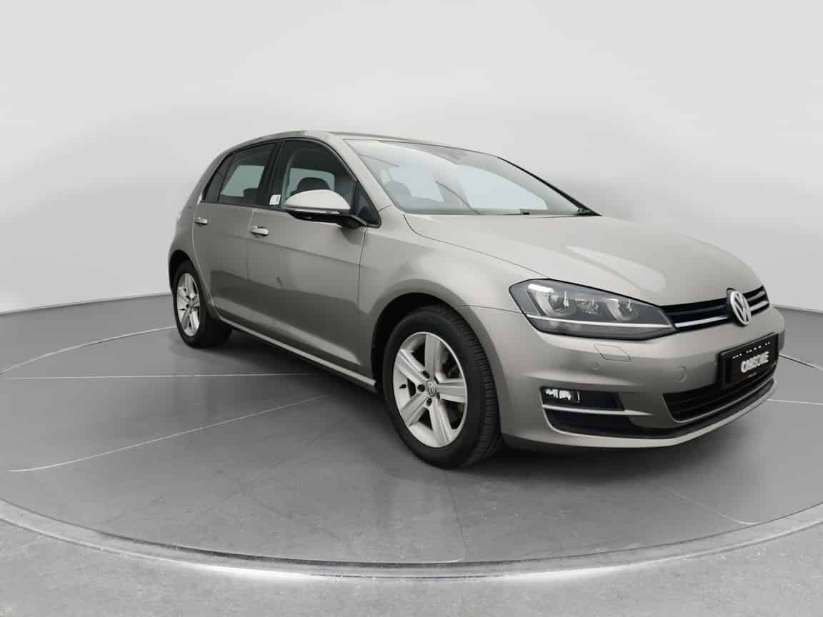 Volkswagen_Golf_2013_Silver_B2C_CARSOME