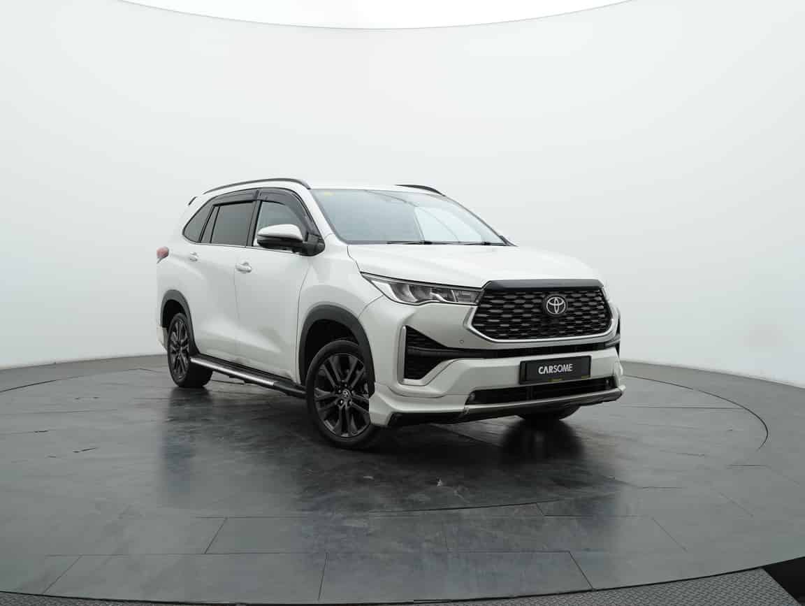 Toyota_Innova Zenix_2023_White_B2C_CARSOME