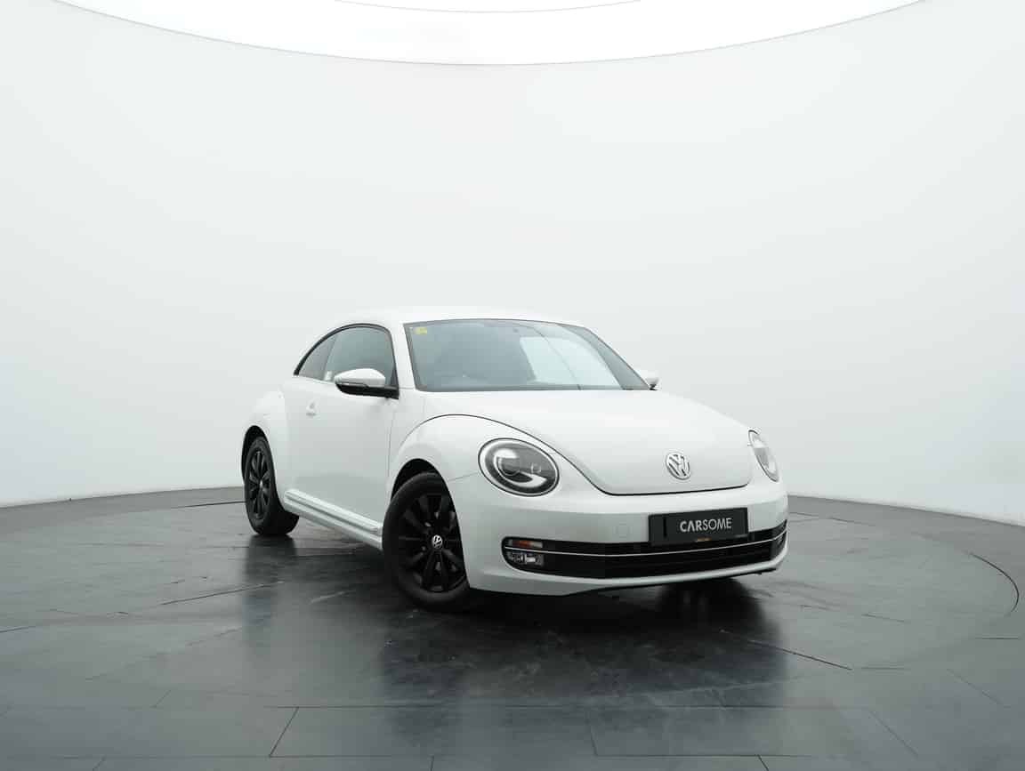 Volkswagen_Beetle_2014_White_B2C_CARSOME