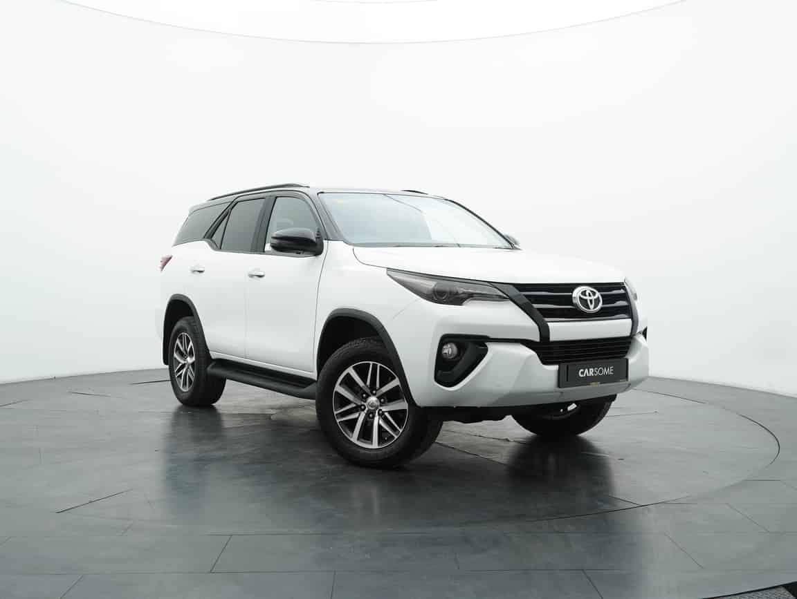 Toyota_Fortuner_2016_White_B2C_CARSOME