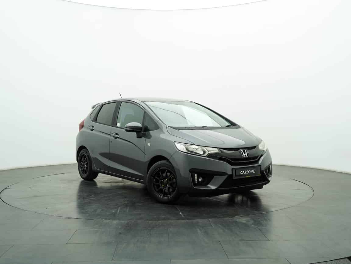 Honda_Jazz_2015_Gray_B2C_CARSOME