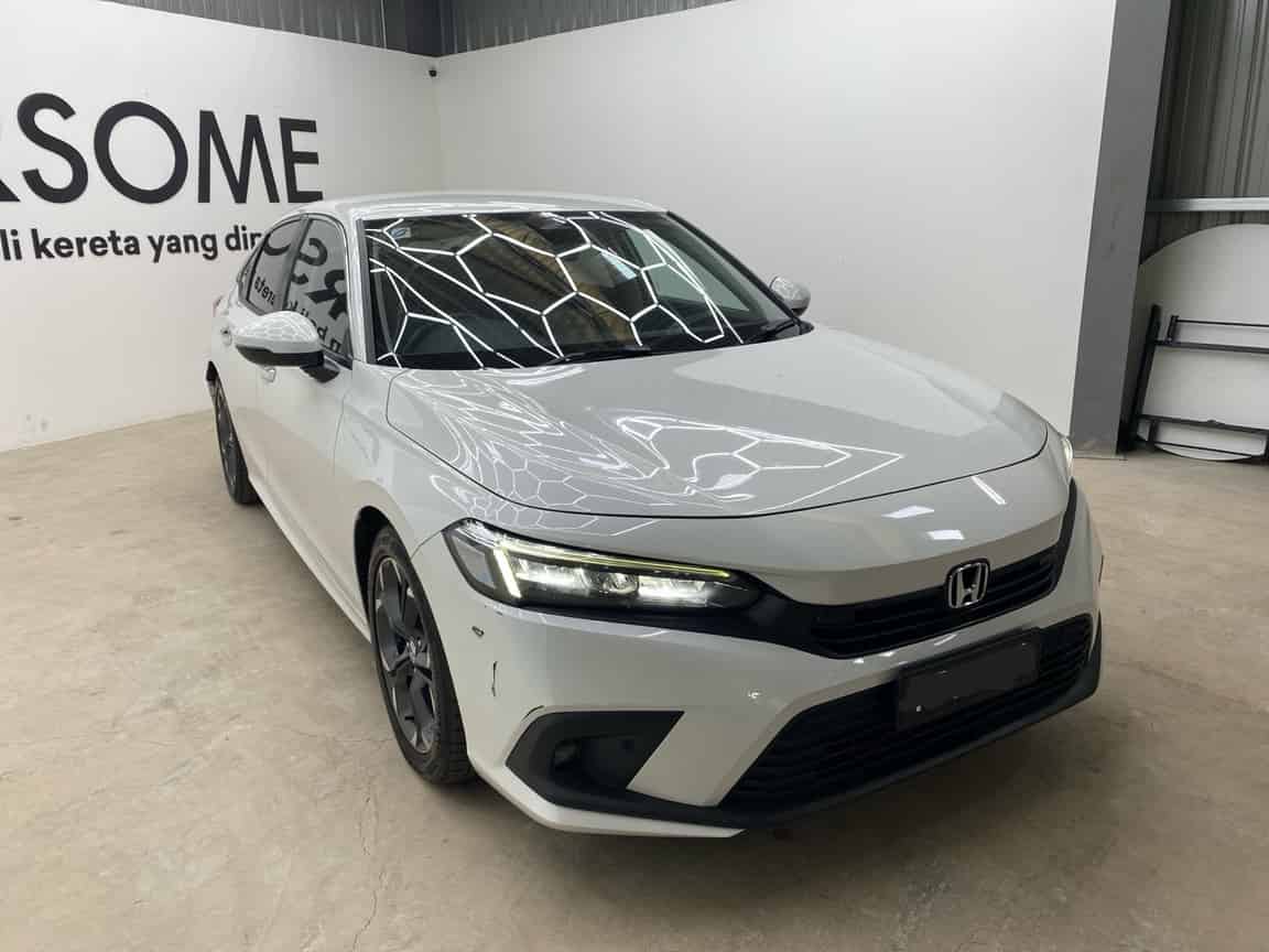 Honda_Civic_2022_White_B2C_CARSOME