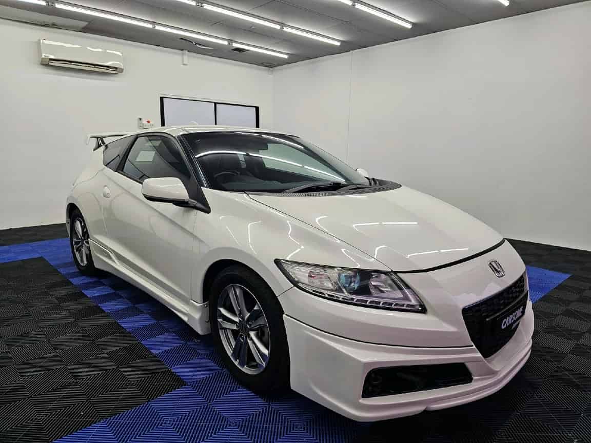 Honda_CR-Z_2013_Putih_B2C_CARSOME