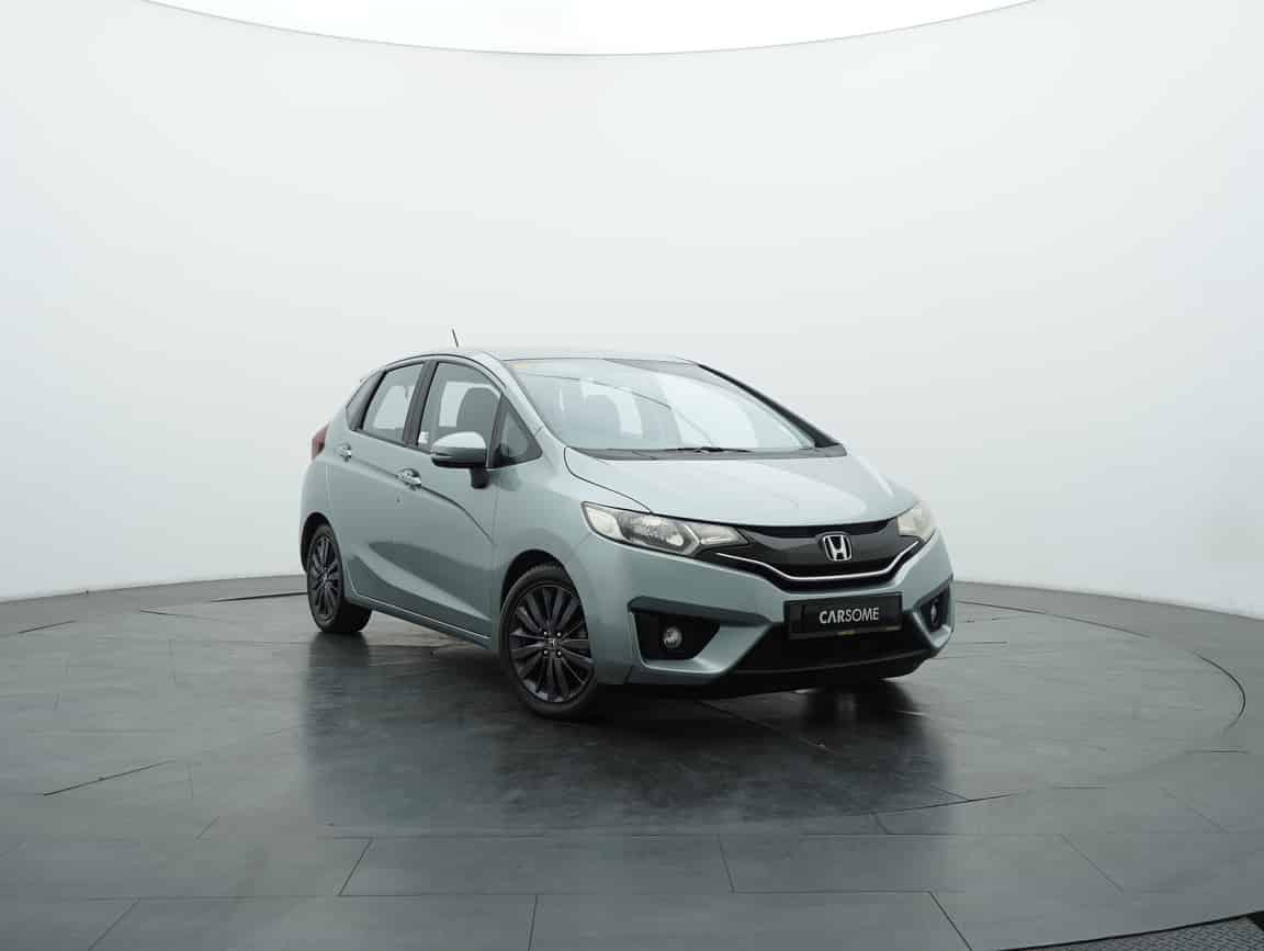 Honda_Jazz_2014_Silver_B2C_CARSOME