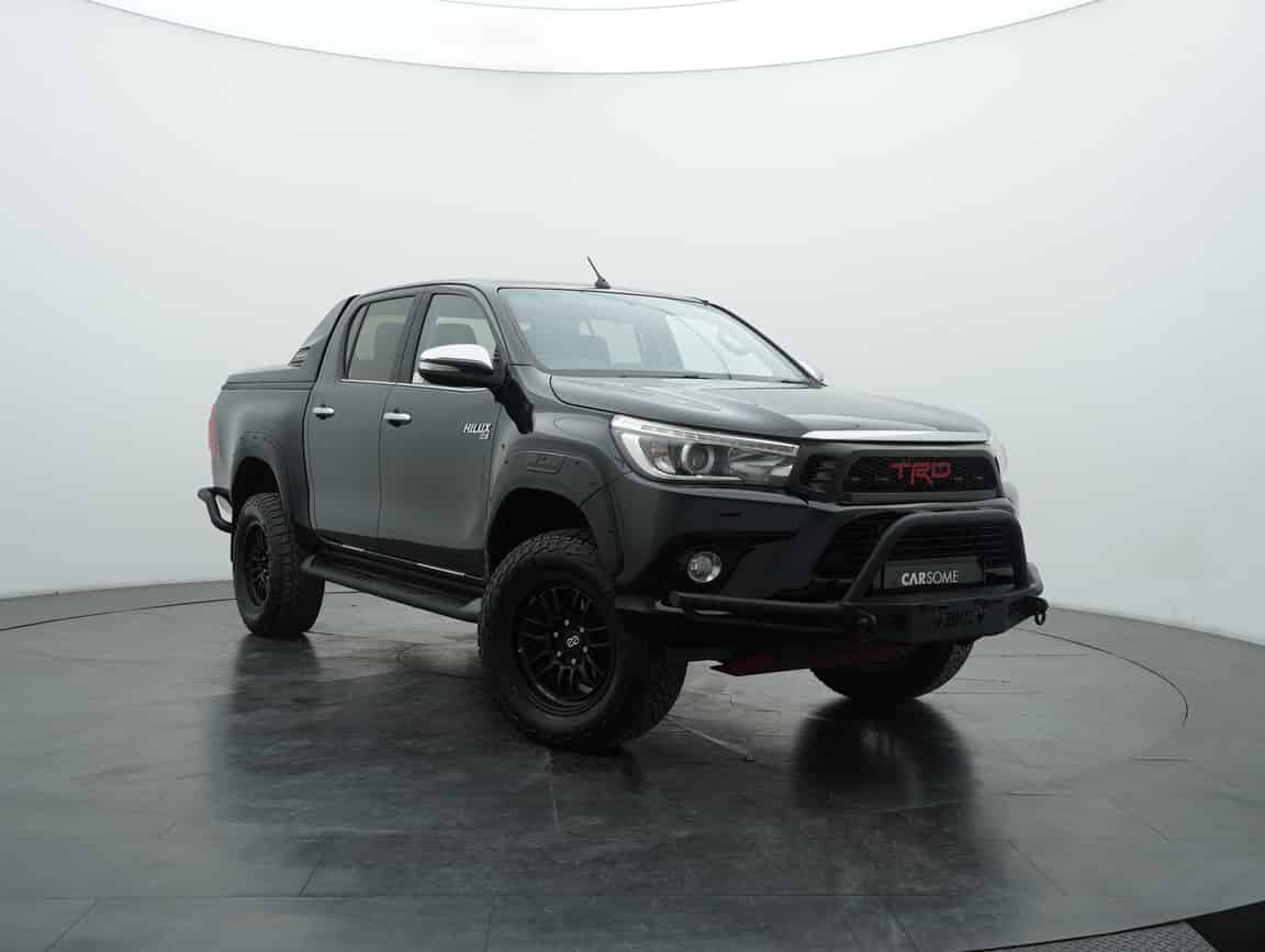 Toyota_Hilux_2017_Black_B2C_CARSOME
