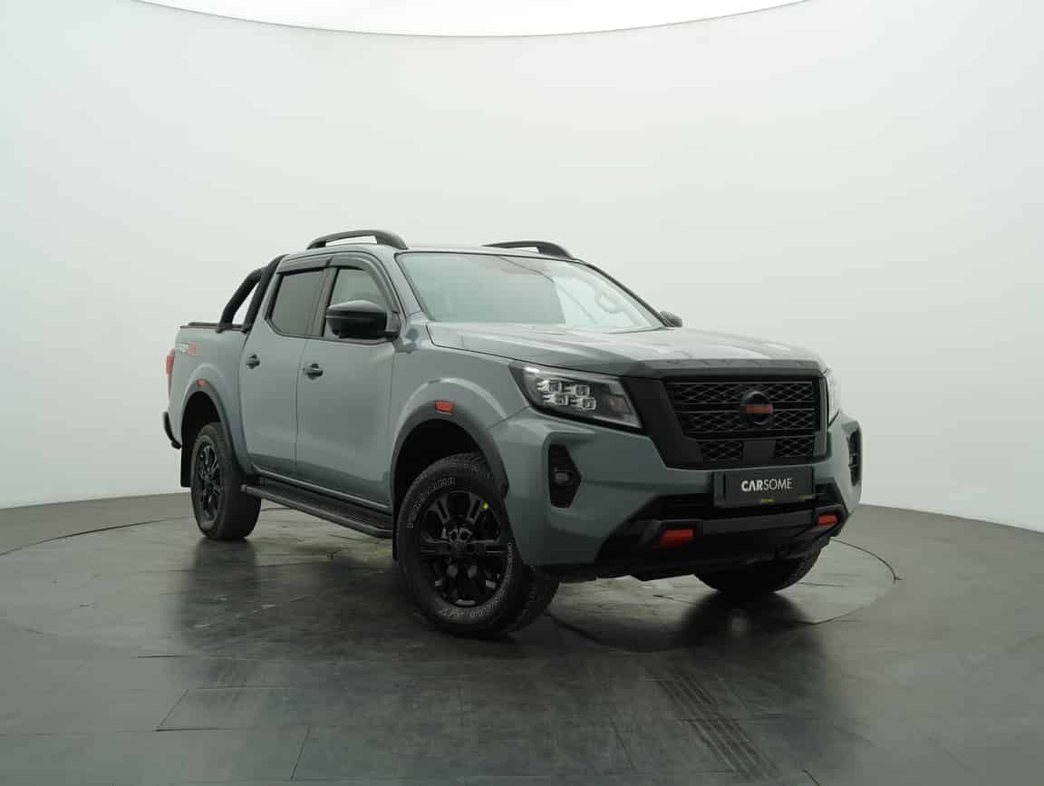 Nissan_Navara_2022_Gray_B2C_CARSOME