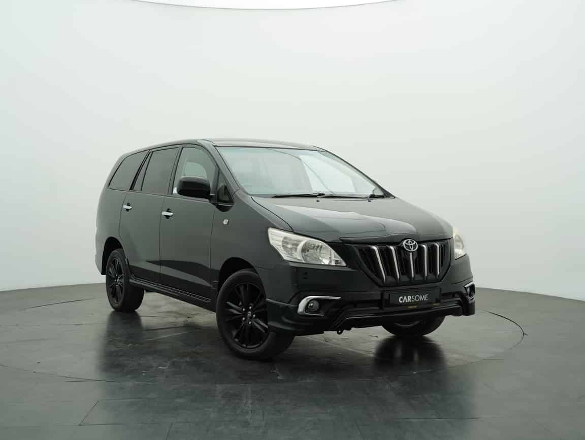 Toyota_Innova_2015_Black_B2C_CARSOME