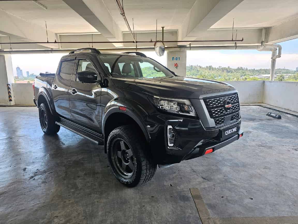 Nissan_Navara_2022_Black_B2C_CARSOME