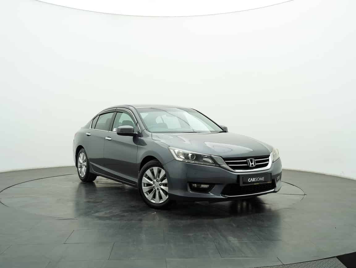 Honda_Accord_2015_Gray_B2C_CARSOME