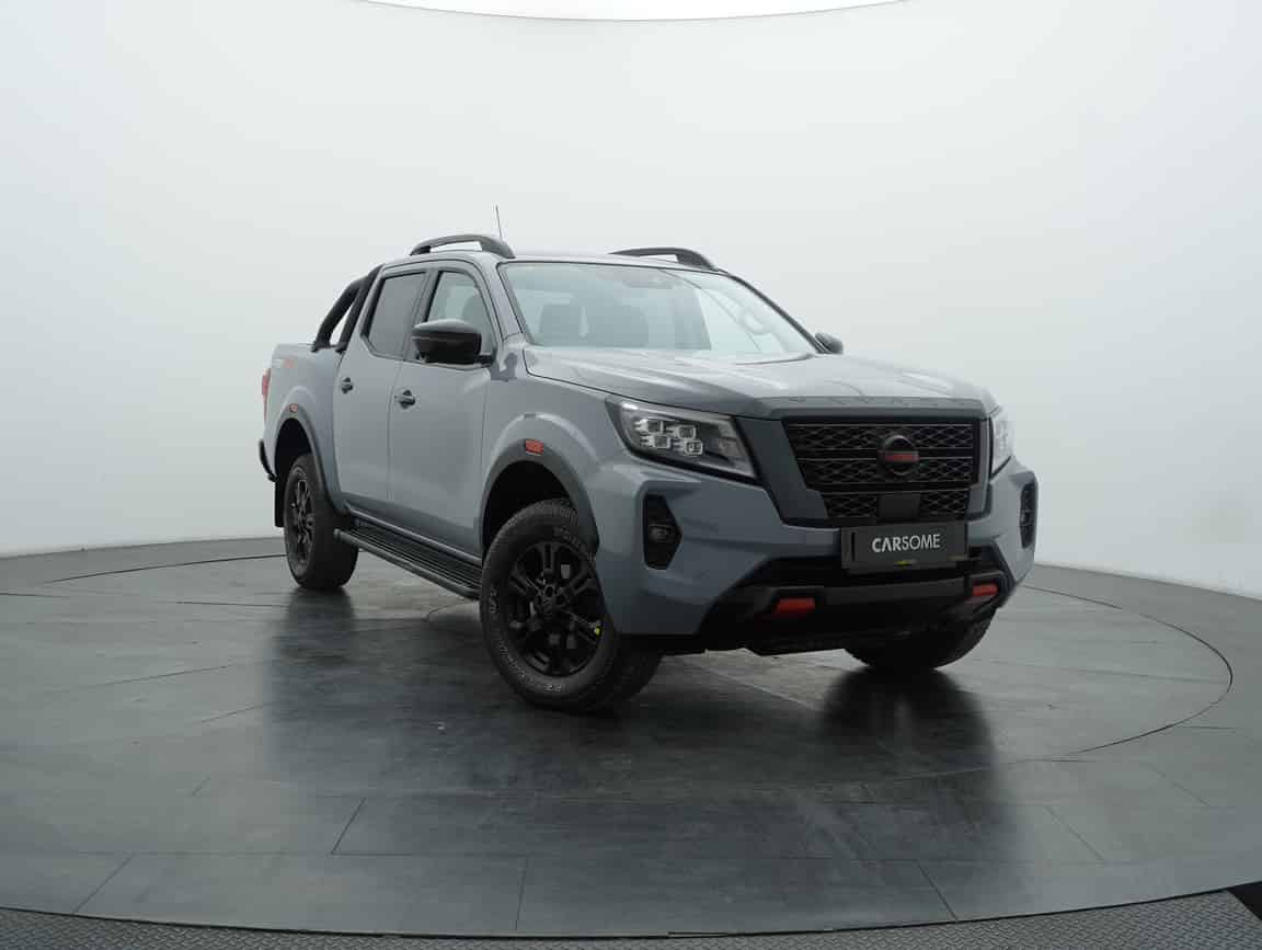 Nissan_Navara_2022_Gray_B2C_CARSOME