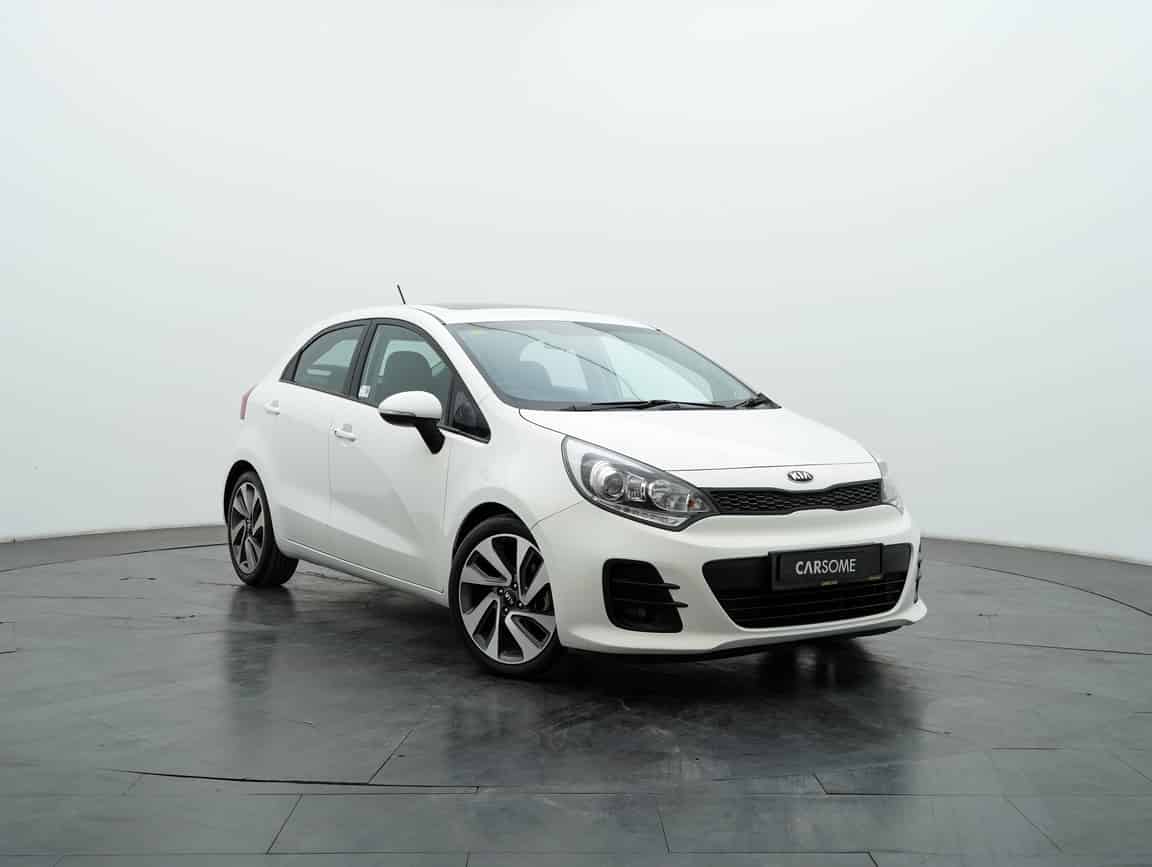 Kia_Rio_2015_Putih_B2C_CARSOME