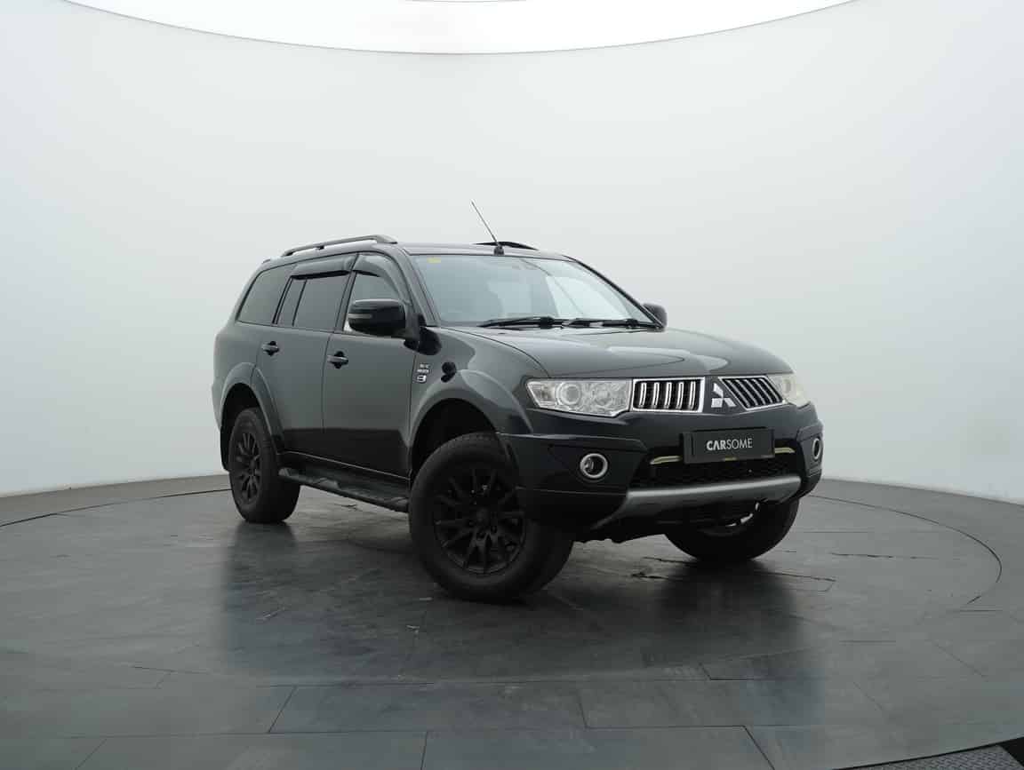 Mitsubishi_Pajero Sport_2013_Black_B2C_CARSOME